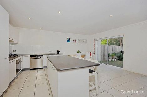 Property photo of 11 Viewbank Circuit Roxburgh Park VIC 3064