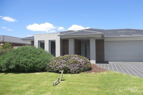 Property photo of 17 Bluehills Boulevard Pakenham VIC 3810