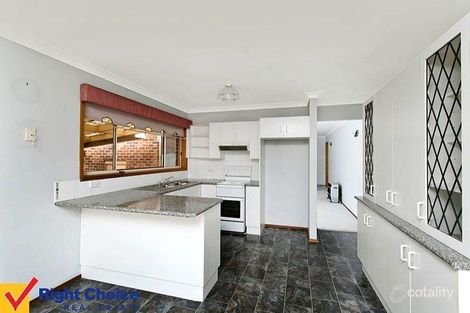 Property photo of 34 Barcoo Circuit Albion Park NSW 2527