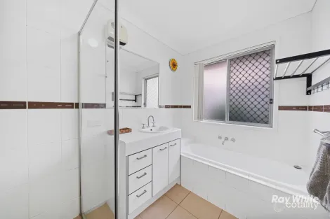 Property photo of 31 Sunrise Crescent Regents Park QLD 4118