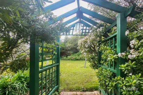 Property photo of 128 Stephensons Road Mount Waverley VIC 3149