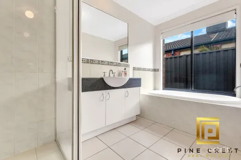 Property photo of 29 Maclarens Close Manor Lakes VIC 3024