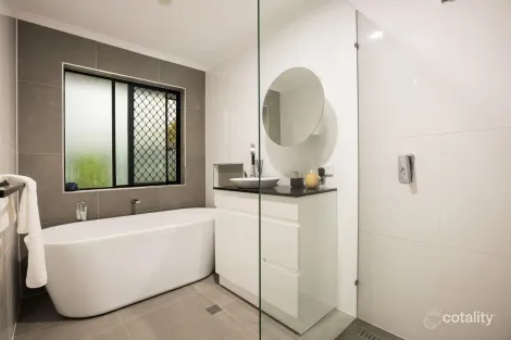 Property photo of 1 Bushtree Court Burleigh Waters QLD 4220
