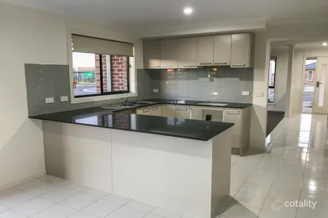 Property photo of 32 Grandvista Boulevard Werribee VIC 3030