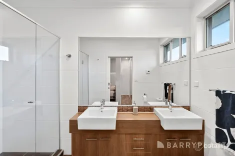 Property photo of 8 Batman Court Werribee VIC 3030