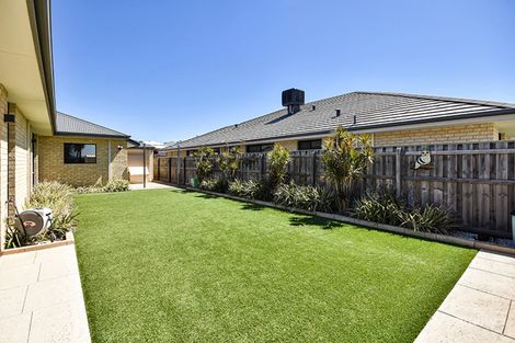 Property photo of 35 Brixton Crescent Ellenbrook WA 6069