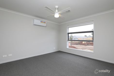 Property photo of 34 Hart Crescent Brookfield VIC 3338