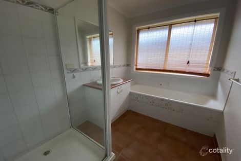 Property photo of 14 Oakwood Crescent Hoppers Crossing VIC 3029