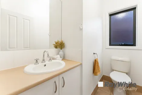 Property photo of 21 Amhurst Drive Narre Warren South VIC 3805