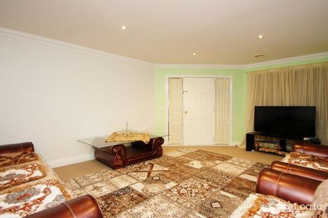 Property photo of 2/9 Mitta Mitta Way Meadow Heights VIC 3048