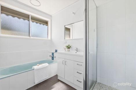 Property photo of 10 Karingal Drive Frankston VIC 3199