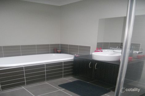 Property photo of 6 Pepperbush Circuit Cranbourne VIC 3977