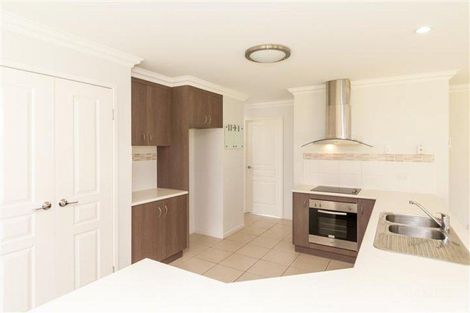 Property photo of 27 Grasstree Crescent Kirkwood QLD 4680