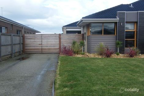 Property photo of 23 Sundew Crescent Pakenham VIC 3810