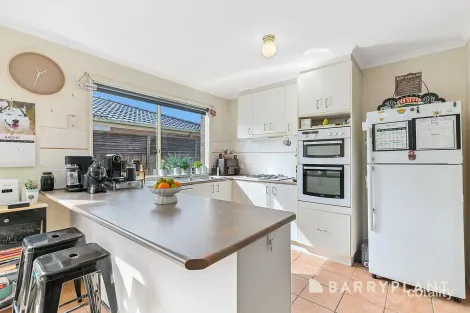 Property photo of 4 Saintly Grove Berwick VIC 3806