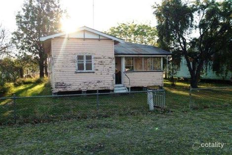 19 Dawson St, Miles, QLD 4415