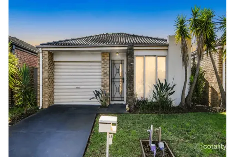 15 Greenaway Tce, Cranbourne East, VIC 3977