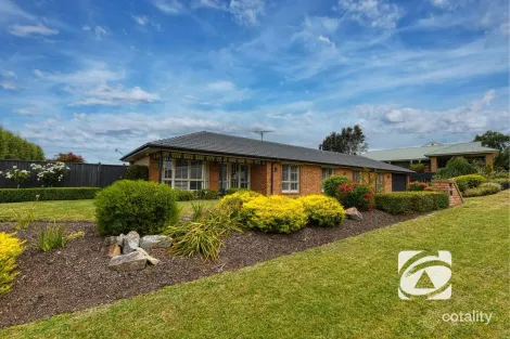 73 Eagle Dr, Pakenham, VIC 3810