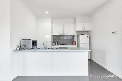 Property photo of 5 Melzak Way Berwick VIC 3806