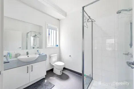 Property photo of 5 Melzak Way Berwick VIC 3806