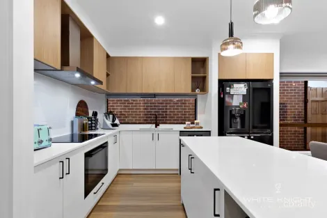 Property photo of 8 Olive Tree Grove Fraser Rise VIC 3336