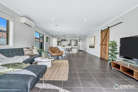 Property photo of 18 Elderberry Way Pakenham VIC 3810