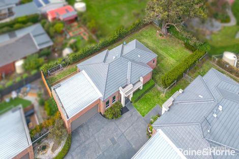 Property photo of 2/7 Francis Crescent Gisborne VIC 3437