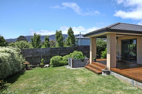 Property photo of 8 Peppermint Lane Woodend VIC 3442