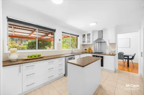 Property photo of 28 Sternberg Crescent Wanniassa ACT 2903