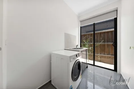 Property photo of 10 Arapiles Road Donnybrook VIC 3064