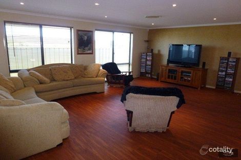 Property photo of 11 Araminta Chase Cameron Park NSW 2285