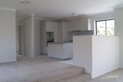 Property photo of 17 Hillsborough Crescent Glenfield NSW 2167