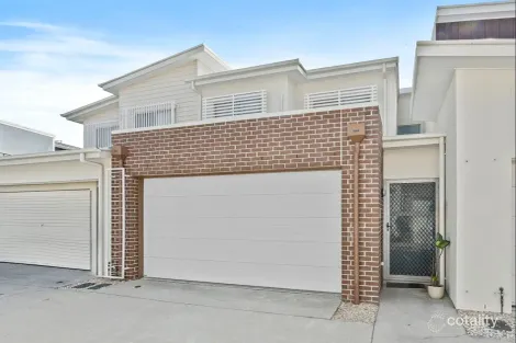 8/2 Waters Cl, Hope Island, QLD 4212