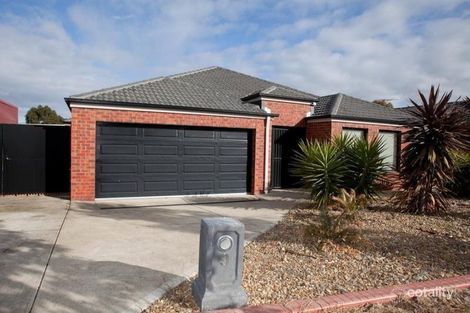 Property photo of 9 Orchardview Grove Sunbury VIC 3429