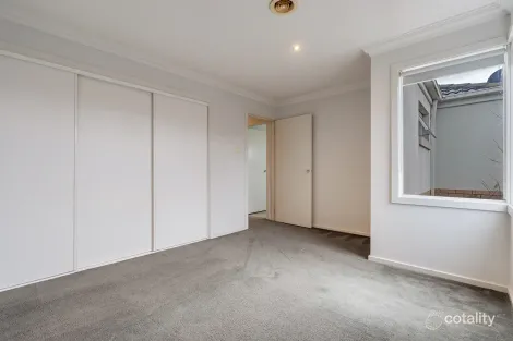 Property photo of 3 Viewbank Circuit Roxburgh Park VIC 3064