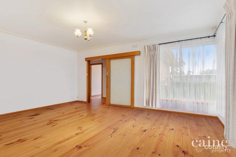 9 Waldemar St, Wendouree, VIC 3355