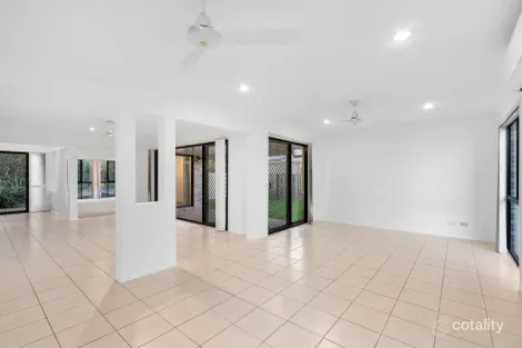 Property photo of 25 Eimeo Place Sandstone Point QLD 4511