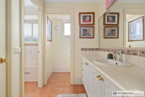 Property photo of 64 Halfpenny Drive Kelso NSW 2795