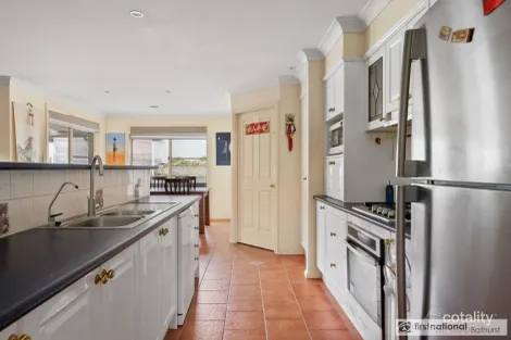 Property photo of 64 Halfpenny Drive Kelso NSW 2795