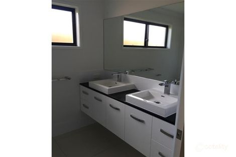 Property photo of 33 Hill Drive Pimpama QLD 4209