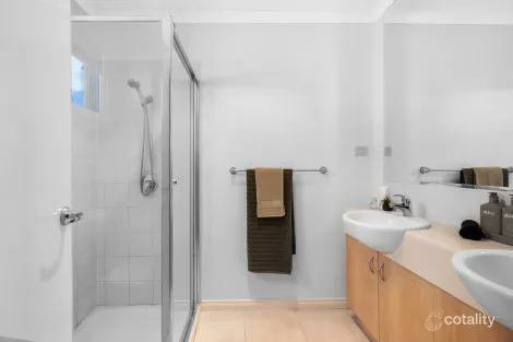 Property photo of 2 Sovereign Manors Crescent Rowville VIC 3178