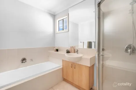 Property photo of 2 Sovereign Manors Crescent Rowville VIC 3178