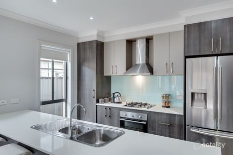 Property photo of 32 Montpellier Crescent Craigieburn VIC 3064