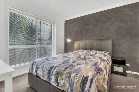 Property photo of 11 Crossdale Green Craigieburn VIC 3064