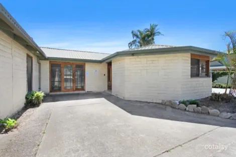 2/6 Kingston Town Dr, Kembla Grange, NSW 2526