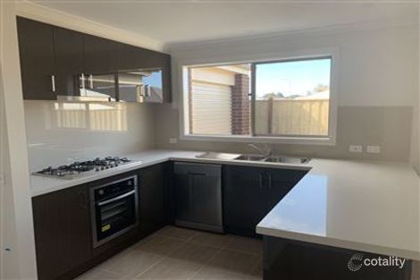 Property photo of 17 Anvil Way Clyde North VIC 3978