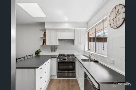 8 Abrolhos Cl, Shelley, WA 6148