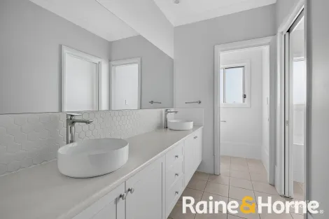 Property photo of 13 Wave Court Dubbo NSW 2830