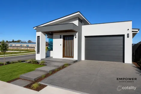 35 Bryant Ave, Claymore, NSW 2559
