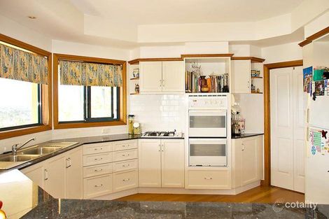 Property photo of 2 Gibbes Close Kooringal NSW 2650